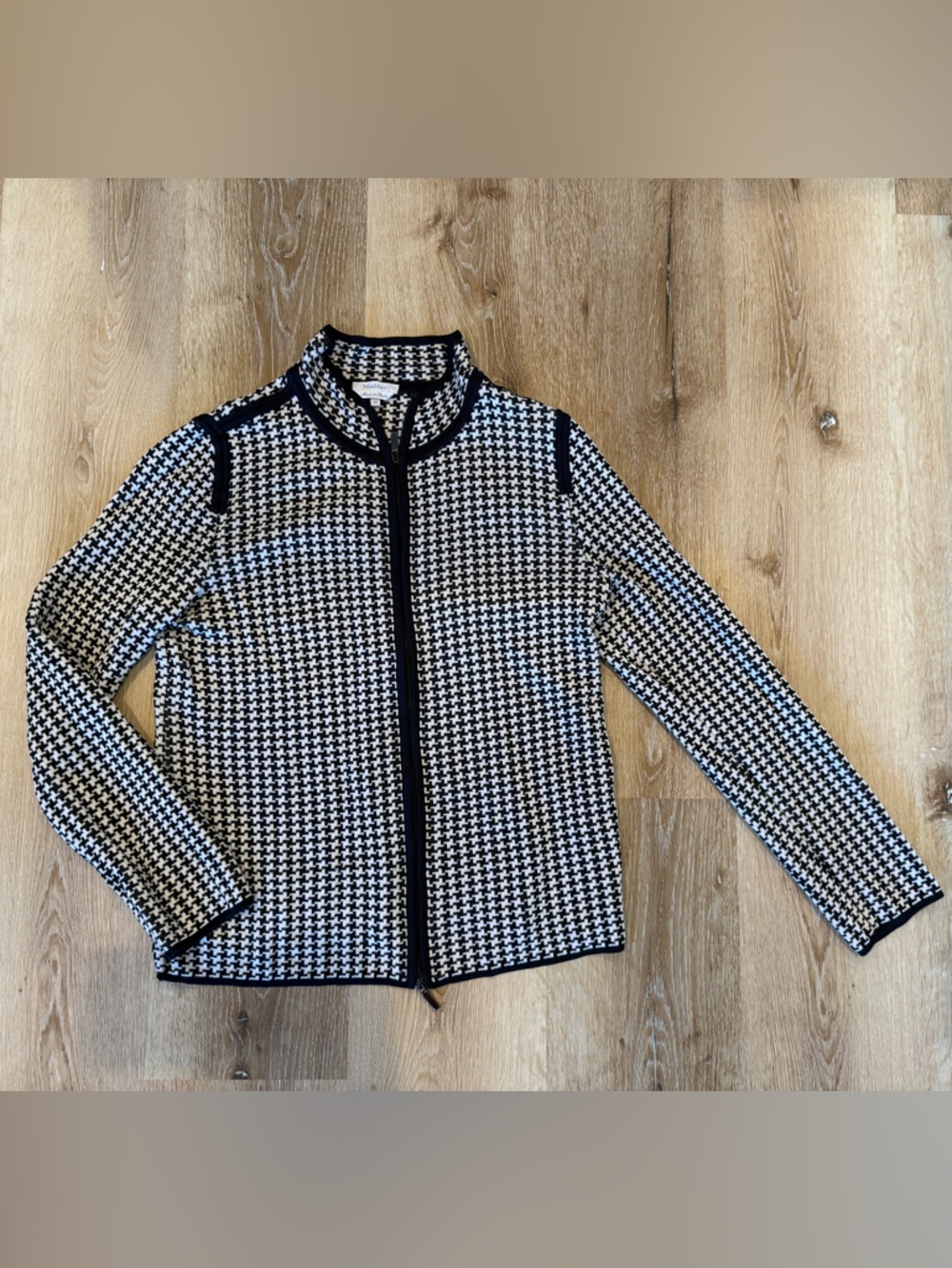 MaxMara Black and White Houndstooth Zip Cardigan size medium